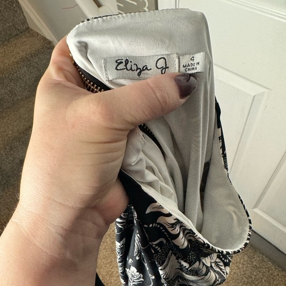 ELIZA J Black/White Floral Pattern Shift Dress With Hot Pink Trim Size 4 - Picture 4 of 4